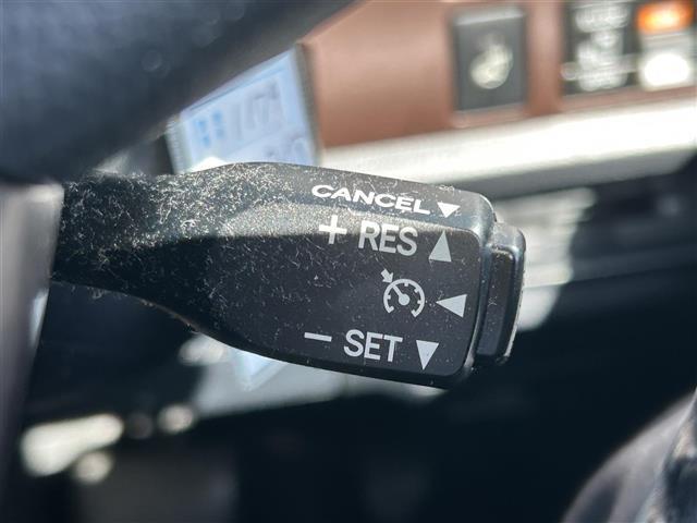 エスクァイア Ｇｉ　プレミアムパッケージ　ワンオーナー　純正１０型ナビ　純正１２．１インチフリップダウンモニター　バックカメラ　両側パワスラ　ドラレコ　ＥＴＣ　トヨタセーフティセンス　クルーズコントロール　シートヒーター　ステアリングヒーター（18枚目）