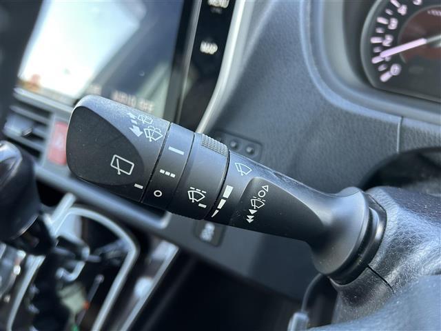 エスクァイア Ｇｉ　プレミアムパッケージ　ワンオーナー　純正１０型ナビ　純正１２．１インチフリップダウンモニター　バックカメラ　両側パワスラ　ドラレコ　ＥＴＣ　トヨタセーフティセンス　クルーズコントロール　シートヒーター　ステアリングヒーター（20枚目）