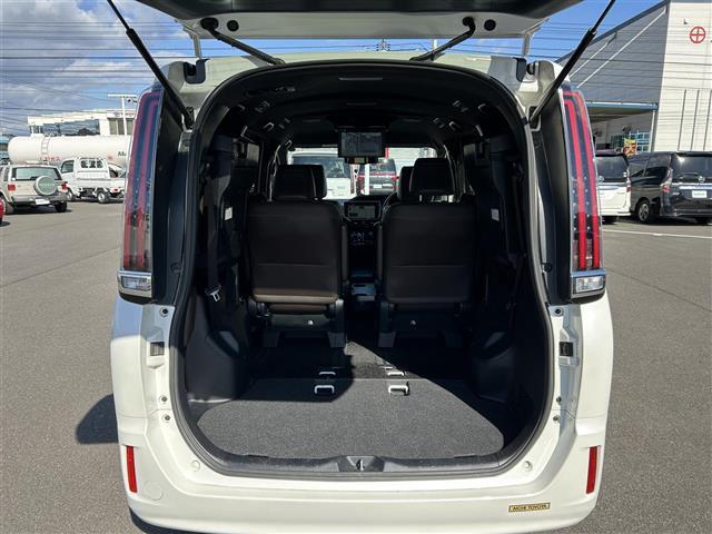 エスクァイア Ｇｉ　プレミアムパッケージ　ワンオーナー　純正１０型ナビ　純正１２．１インチフリップダウンモニター　バックカメラ　両側パワスラ　ドラレコ　ＥＴＣ　トヨタセーフティセンス　クルーズコントロール　シートヒーター　ステアリングヒーター（29枚目）