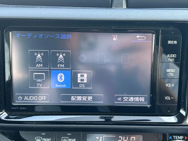 アクア G 純正ナビ バックカメラ ビルトインETC クルーズコントロール 横滑り防止装置 D/N席シートヒーター プッシュスタート スマートキー 純正フロアマット 電動格納ミラー(5枚目)