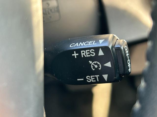 アクア G 純正ナビ バックカメラ ビルトインETC クルーズコントロール 横滑り防止装置 D/N席シートヒーター プッシュスタート スマートキー 純正フロアマット 電動格納ミラー(7枚目)