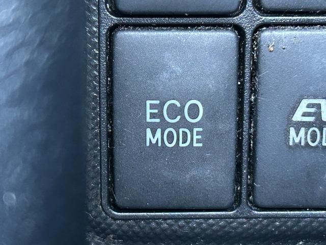 アクア G 純正ナビ バックカメラ ビルトインETC クルーズコントロール 横滑り防止装置 D/N席シートヒーター プッシュスタート スマートキー 純正フロアマット 電動格納ミラー(8枚目)