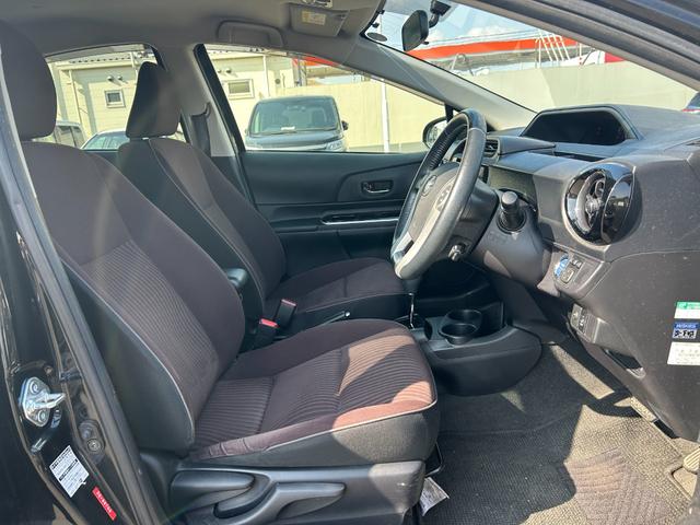 アクア G 純正ナビ バックカメラ ビルトインETC クルーズコントロール 横滑り防止装置 D/N席シートヒーター プッシュスタート スマートキー 純正フロアマット 電動格納ミラー(14枚目)