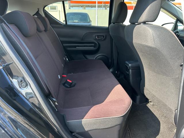 アクア G 純正ナビ バックカメラ ビルトインETC クルーズコントロール 横滑り防止装置 D/N席シートヒーター プッシュスタート スマートキー 純正フロアマット 電動格納ミラー(15枚目)