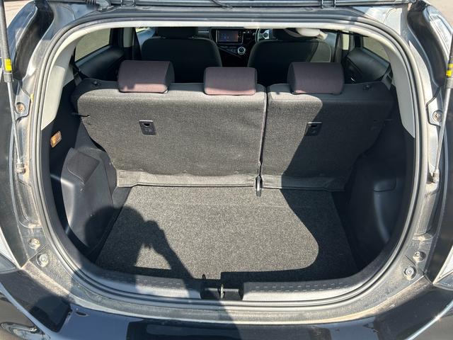 アクア G 純正ナビ バックカメラ ビルトインETC クルーズコントロール 横滑り防止装置 D/N席シートヒーター プッシュスタート スマートキー 純正フロアマット 電動格納ミラー(16枚目)