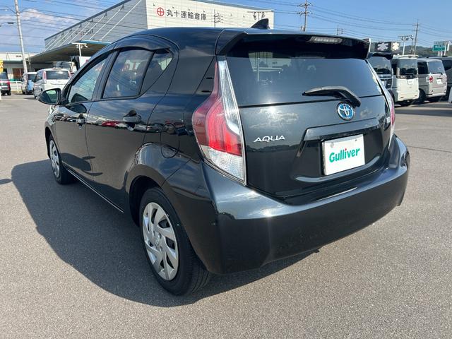 アクア G 純正ナビ バックカメラ ビルトインETC クルーズコントロール 横滑り防止装置 D/N席シートヒーター プッシュスタート スマートキー 純正フロアマット 電動格納ミラー(20枚目)