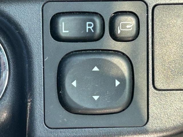 アクア G 純正ナビ バックカメラ ビルトインETC クルーズコントロール 横滑り防止装置 D/N席シートヒーター プッシュスタート スマートキー 純正フロアマット 電動格納ミラー(22枚目)