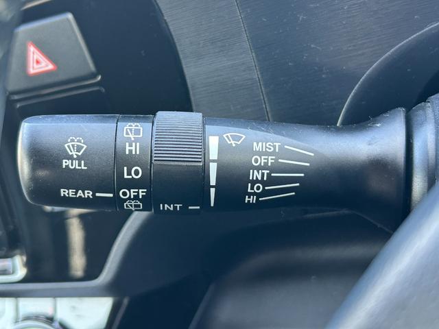 アクア G 純正ナビ バックカメラ ビルトインETC クルーズコントロール 横滑り防止装置 D/N席シートヒーター プッシュスタート スマートキー 純正フロアマット 電動格納ミラー(28枚目)