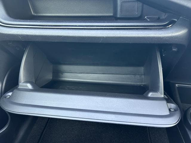 アクア G 純正ナビ バックカメラ ビルトインETC クルーズコントロール 横滑り防止装置 D/N席シートヒーター プッシュスタート スマートキー 純正フロアマット 電動格納ミラー(35枚目)