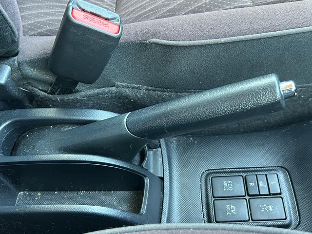 アクア G 純正ナビ バックカメラ ビルトインETC クルーズコントロール 横滑り防止装置 D/N席シートヒーター プッシュスタート スマートキー 純正フロアマット 電動格納ミラー(36枚目)