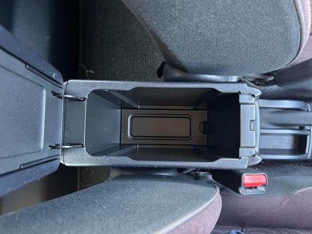 アクア G 純正ナビ バックカメラ ビルトインETC クルーズコントロール 横滑り防止装置 D/N席シートヒーター プッシュスタート スマートキー 純正フロアマット 電動格納ミラー(37枚目)