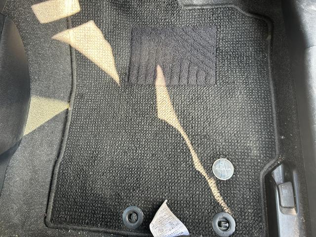 アクア G 純正ナビ バックカメラ ビルトインETC クルーズコントロール 横滑り防止装置 D/N席シートヒーター プッシュスタート スマートキー 純正フロアマット 電動格納ミラー(41枚目)