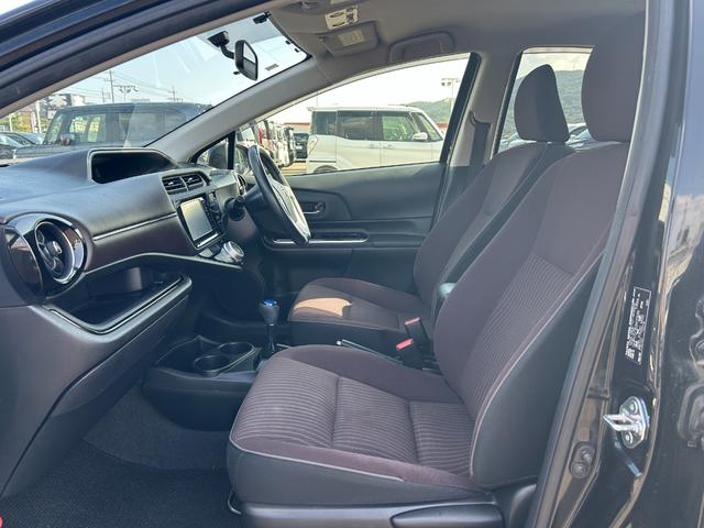 アクア G 純正ナビ バックカメラ ビルトインETC クルーズコントロール 横滑り防止装置 D/N席シートヒーター プッシュスタート スマートキー 純正フロアマット 電動格納ミラー(49枚目)