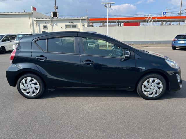 アクア G 純正ナビ バックカメラ ビルトインETC クルーズコントロール 横滑り防止装置 D/N席シートヒーター プッシュスタート スマートキー 純正フロアマット 電動格納ミラー(55枚目)