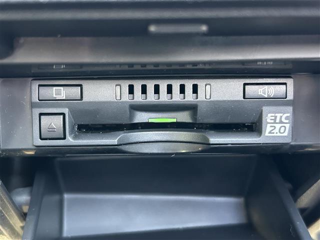 カムリ G ワンオーナー 禁煙車 純正9インチナビ バックカメラ BSM フルセグTV Bluetooth ETC2.0 パワーシート 衝突軽減 レーンアシスト レーダクルコン LEDライト 取説 保証書(9枚目)