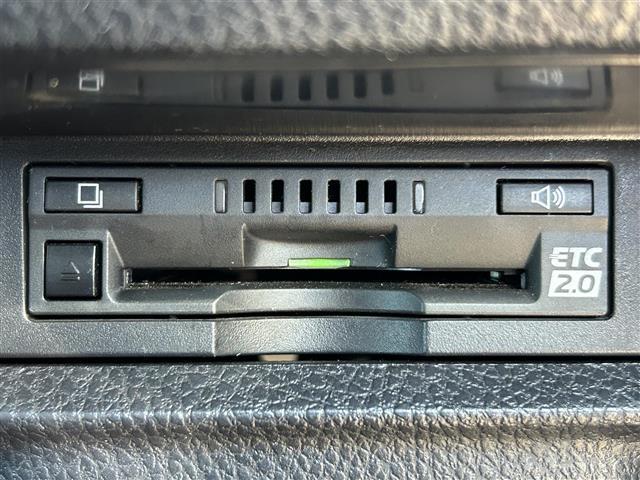 ヴォクシー ZS 煌II 純正10インチナビ バックカメラ 両側パワスラ ETC ドラレコ トヨタセーフティセンス クルーズコントロール 衝突軽減 オートマチックハイビーム 純正16インチAW USB入力端子 社外フロアマット(9枚目)