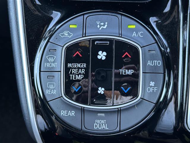 ヴォクシー ZS 煌II 純正10インチナビ バックカメラ 両側パワスラ ETC ドラレコ トヨタセーフティセンス クルーズコントロール 衝突軽減 オートマチックハイビーム 純正16インチAW USB入力端子 社外フロアマット(20枚目)