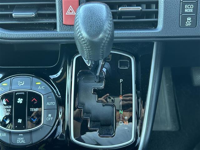 ヴォクシー ZS 煌II 純正10インチナビ バックカメラ 両側パワスラ ETC ドラレコ トヨタセーフティセンス クルーズコントロール 衝突軽減 オートマチックハイビーム 純正16インチAW USB入力端子 社外フロアマット(21枚目)