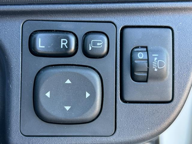 アクア X-アーバン 純正ナビ バックカメラ フルセグTV ビルトインETC Bluetooth 横滑り防止装置 アイドリングストップ オートライト プッシュスタート スマートキー 電動格納ミラー ヘッドライトレベライザー(10枚目)