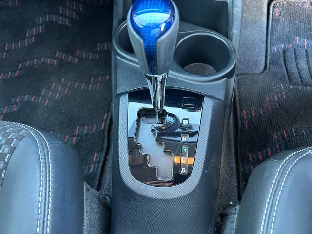 アクア X-アーバン 純正ナビ バックカメラ フルセグTV ビルトインETC Bluetooth 横滑り防止装置 アイドリングストップ オートライト プッシュスタート スマートキー 電動格納ミラー ヘッドライトレベライザー(27枚目)