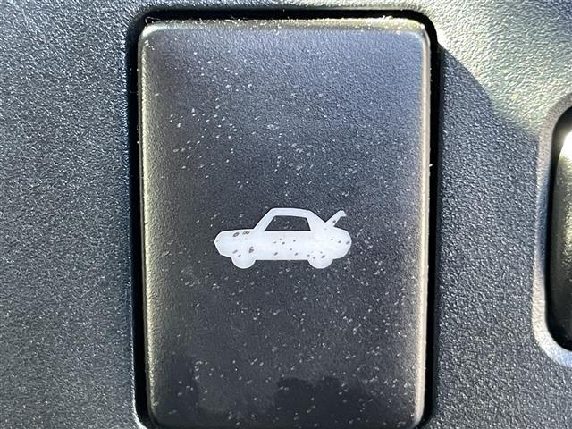 ８６ ＧＴリミテッド　ブラックパッケージ　登録時走行距離８６６３５ｋｍ　社外ナビ（ＡＭ／ＦＭ／ＣＤ／ＤＶＤ／ＢＴ）　バックカメラ　ＲＡＹＳ１８インチアルミホイール　ＢＬＩＴＺマフラー　ＴＯＭ’Ｓエアロパーツ　純正ｂｒｅｍｂｏレッドキャリパー（17枚目）