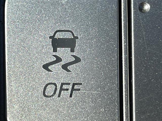 ８６ ＧＴリミテッド　ブラックパッケージ　登録時走行距離８６６３５ｋｍ　社外ナビ（ＡＭ／ＦＭ／ＣＤ／ＤＶＤ／ＢＴ）　バックカメラ　ＲＡＹＳ１８インチアルミホイール　ＢＬＩＴＺマフラー　ＴＯＭ’Ｓエアロパーツ　純正ｂｒｅｍｂｏレッドキャリパー（19枚目）