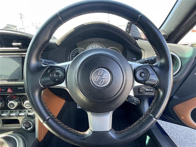 ８６ ＧＴリミテッド　ブラックパッケージ　登録時走行距離８６６３５ｋｍ　社外ナビ（ＡＭ／ＦＭ／ＣＤ／ＤＶＤ／ＢＴ）　バックカメラ　ＲＡＹＳ１８インチアルミホイール　ＢＬＩＴＺマフラー　ＴＯＭ’Ｓエアロパーツ　純正ｂｒｅｍｂｏレッドキャリパー（26枚目）