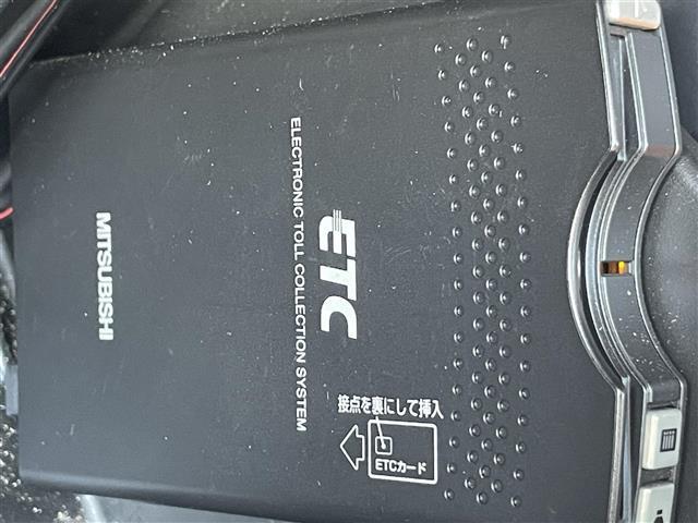 ８６ ＧＴリミテッド　ブラックパッケージ　登録時走行距離８６６３５ｋｍ　社外ナビ（ＡＭ／ＦＭ／ＣＤ／ＤＶＤ／ＢＴ）　バックカメラ　ＲＡＹＳ１８インチアルミホイール　ＢＬＩＴＺマフラー　ＴＯＭ’Ｓエアロパーツ　純正ｂｒｅｍｂｏレッドキャリパー（28枚目）