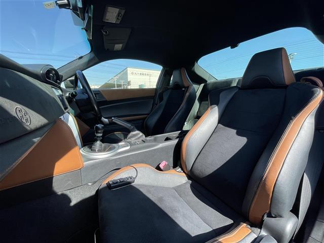 ８６ ＧＴリミテッド　ブラックパッケージ　登録時走行距離８６６３５ｋｍ　社外ナビ（ＡＭ／ＦＭ／ＣＤ／ＤＶＤ／ＢＴ）　バックカメラ　ＲＡＹＳ１８インチアルミホイール　ＢＬＩＴＺマフラー　ＴＯＭ’Ｓエアロパーツ　純正ｂｒｅｍｂｏレッドキャリパー（35枚目）