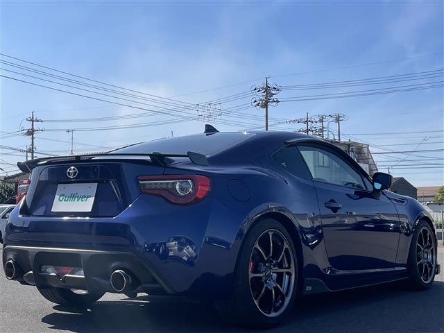 ８６ ＧＴリミテッド　ブラックパッケージ　登録時走行距離８６６３５ｋｍ　社外ナビ（ＡＭ／ＦＭ／ＣＤ／ＤＶＤ／ＢＴ）　バックカメラ　ＲＡＹＳ１８インチアルミホイール　ＢＬＩＴＺマフラー　ＴＯＭ’Ｓエアロパーツ　純正ｂｒｅｍｂｏレッドキャリパー（36枚目）