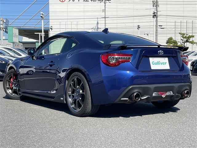８６ ＧＴリミテッド　ブラックパッケージ　登録時走行距離８６６３５ｋｍ　社外ナビ（ＡＭ／ＦＭ／ＣＤ／ＤＶＤ／ＢＴ）　バックカメラ　ＲＡＹＳ１８インチアルミホイール　ＢＬＩＴＺマフラー　ＴＯＭ’Ｓエアロパーツ　純正ｂｒｅｍｂｏレッドキャリパー（43枚目）