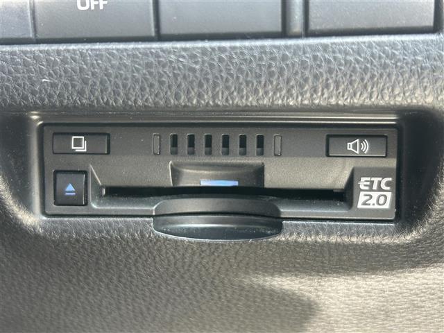 ハリアーハイブリッド Ｚ　純正１２．３インチナビ　バックカメラ　ブラインドスポットモニター　デジタルインナーミラー　ＥＴＣ２．０　レーダークルーズコントロール　レーンディパーチャーアラート　クリアランスソナー　横滑り防止装置（17枚目）