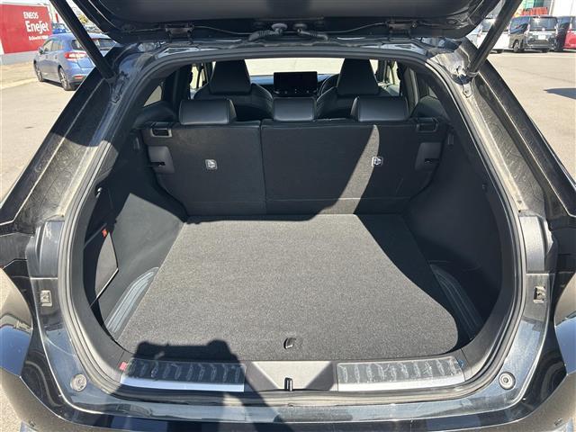 ハリアーハイブリッド Ｚ　純正１２．３インチナビ　バックカメラ　ブラインドスポットモニター　デジタルインナーミラー　ＥＴＣ２．０　レーダークルーズコントロール　レーンディパーチャーアラート　クリアランスソナー　横滑り防止装置（32枚目）