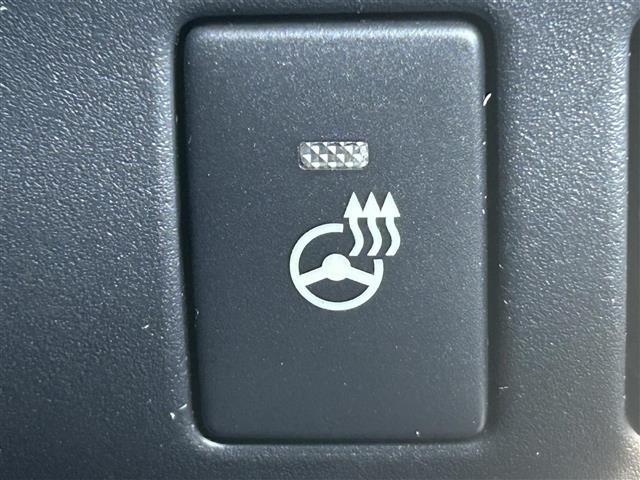 エスクァイア Ｇｉ　プレミアムパッケージ　ブラックテーラード　純正１０インチＳＤナビ　純正フリップダウンモニター　バックカメラ　ビルトインＥＴＣ　両側パワースライドドア　後席エアコン　ハーフレザーシート　ＤＮ席シートヒーター　キャプテンシート　トヨタセーフティセ（5枚目）