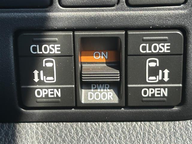 エスクァイア Ｇｉ　プレミアムパッケージ　ブラックテーラード　純正１０インチＳＤナビ　純正フリップダウンモニター　バックカメラ　ビルトインＥＴＣ　両側パワースライドドア　後席エアコン　ハーフレザーシート　ＤＮ席シートヒーター　キャプテンシート　トヨタセーフティセ（6枚目）