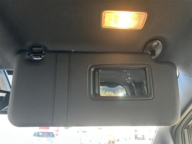 エスクァイア Ｇｉ　プレミアムパッケージ　ブラックテーラード　純正１０インチＳＤナビ　純正フリップダウンモニター　バックカメラ　ビルトインＥＴＣ　両側パワースライドドア　後席エアコン　ハーフレザーシート　ＤＮ席シートヒーター　キャプテンシート　トヨタセーフティセ（17枚目）