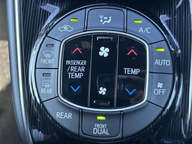 エスクァイア Ｇｉ　プレミアムパッケージ　ブラックテーラード　純正１０インチＳＤナビ　純正フリップダウンモニター　バックカメラ　ビルトインＥＴＣ　両側パワースライドドア　後席エアコン　ハーフレザーシート　ＤＮ席シートヒーター　キャプテンシート　トヨタセーフティセ（20枚目）