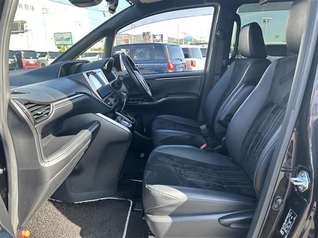 エスクァイア Ｇｉ　プレミアムパッケージ　ブラックテーラード　純正１０インチＳＤナビ　純正フリップダウンモニター　バックカメラ　ビルトインＥＴＣ　両側パワースライドドア　後席エアコン　ハーフレザーシート　ＤＮ席シートヒーター　キャプテンシート　トヨタセーフティセ（24枚目）