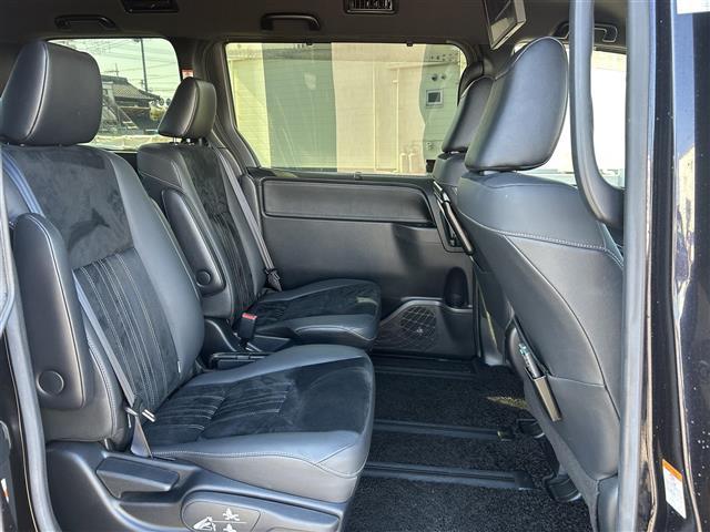 エスクァイア Ｇｉ　プレミアムパッケージ　ブラックテーラード　純正１０インチＳＤナビ　純正フリップダウンモニター　バックカメラ　ビルトインＥＴＣ　両側パワースライドドア　後席エアコン　ハーフレザーシート　ＤＮ席シートヒーター　キャプテンシート　トヨタセーフティセ（28枚目）