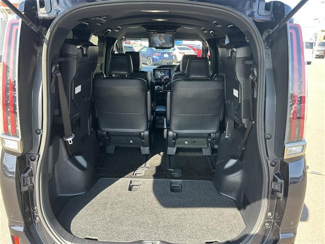 エスクァイア Ｇｉ　プレミアムパッケージ　ブラックテーラード　純正１０インチＳＤナビ　純正フリップダウンモニター　バックカメラ　ビルトインＥＴＣ　両側パワースライドドア　後席エアコン　ハーフレザーシート　ＤＮ席シートヒーター　キャプテンシート　トヨタセーフティセ（30枚目）