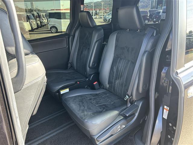 エスクァイア Ｇｉ　プレミアムパッケージ　ブラックテーラード　純正１０インチＳＤナビ　純正フリップダウンモニター　バックカメラ　ビルトインＥＴＣ　両側パワースライドドア　後席エアコン　ハーフレザーシート　ＤＮ席シートヒーター　キャプテンシート　トヨタセーフティセ（32枚目）