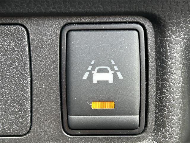 ノート e-パワー X 純正ナビ バックカメラ エマージェンシーブレーキ 車線逸脱防止支援システム 横滑り防止装置 車両接近通報装置 電動格納ミラー オートライト プッシュスタート スマートキー 純正フロアマット(8枚目)