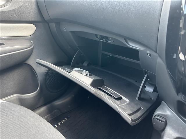 ノート e-パワー X 純正ナビ バックカメラ エマージェンシーブレーキ 車線逸脱防止支援システム 横滑り防止装置 車両接近通報装置 電動格納ミラー オートライト プッシュスタート スマートキー 純正フロアマット(21枚目)