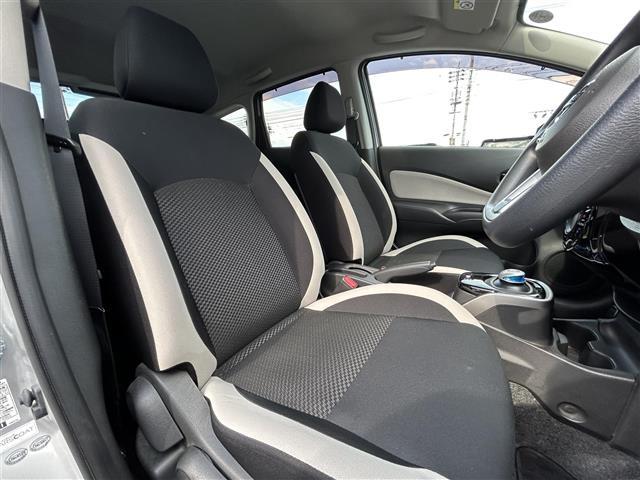 ノート e-パワー X 純正ナビ バックカメラ エマージェンシーブレーキ 車線逸脱防止支援システム 横滑り防止装置 車両接近通報装置 電動格納ミラー オートライト プッシュスタート スマートキー 純正フロアマット(25枚目)
