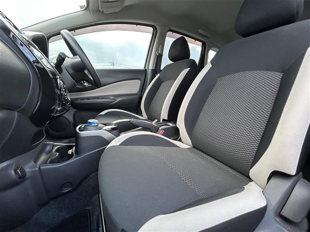 ノート e-パワー X 純正ナビ バックカメラ エマージェンシーブレーキ 車線逸脱防止支援システム 横滑り防止装置 車両接近通報装置 電動格納ミラー オートライト プッシュスタート スマートキー 純正フロアマット(32枚目)