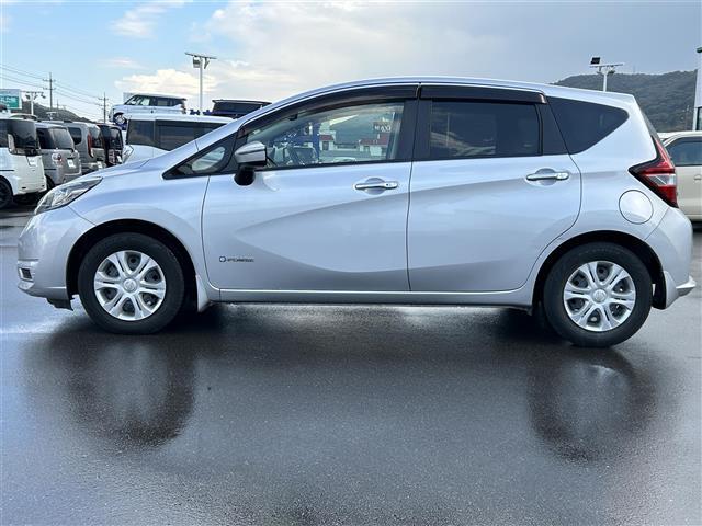 ノート e-パワー X 純正ナビ バックカメラ エマージェンシーブレーキ 車線逸脱防止支援システム 横滑り防止装置 車両接近通報装置 電動格納ミラー オートライト プッシュスタート スマートキー 純正フロアマット(36枚目)