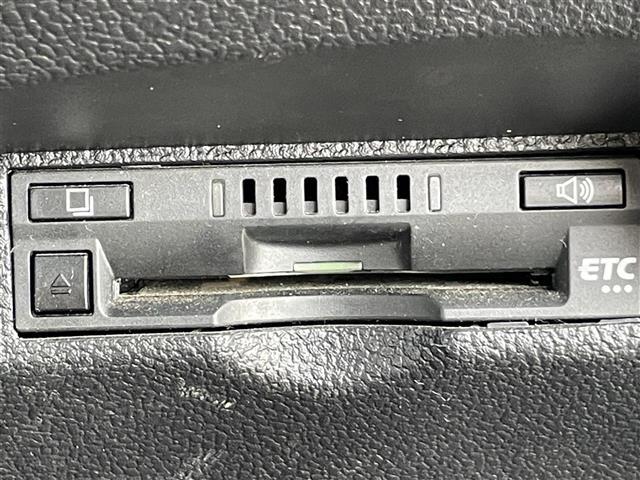 プリウス A サンルーフ モデリスタ 純正9型ナビ バックカメラ ETC BSM トヨタセーフティセンス レーダークルーズ レーンキープ ヘッドアップディスプレイ 純正フロアマット 15インチ純正AW(21枚目)