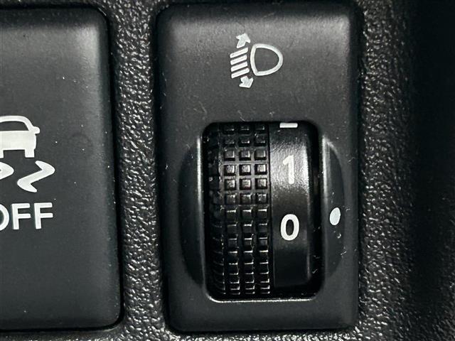 マーチ Ｓ　純正オーディオ　横滑り防止装置　ヘッドライトレベライザー　電動格納ミラー　純正フロアマット　リモコンキー　保証書／取扱説明書（5枚目）