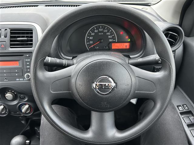 マーチ Ｓ　純正オーディオ　横滑り防止装置　ヘッドライトレベライザー　電動格納ミラー　純正フロアマット　リモコンキー　保証書／取扱説明書（7枚目）