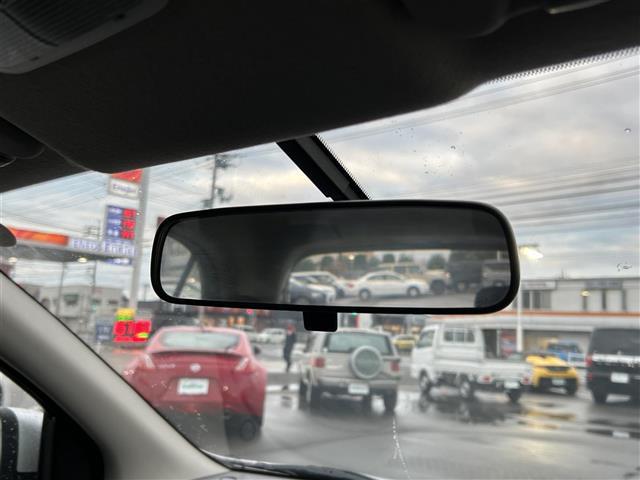 マーチ Ｓ　純正オーディオ　横滑り防止装置　ヘッドライトレベライザー　電動格納ミラー　純正フロアマット　リモコンキー　保証書／取扱説明書（10枚目）